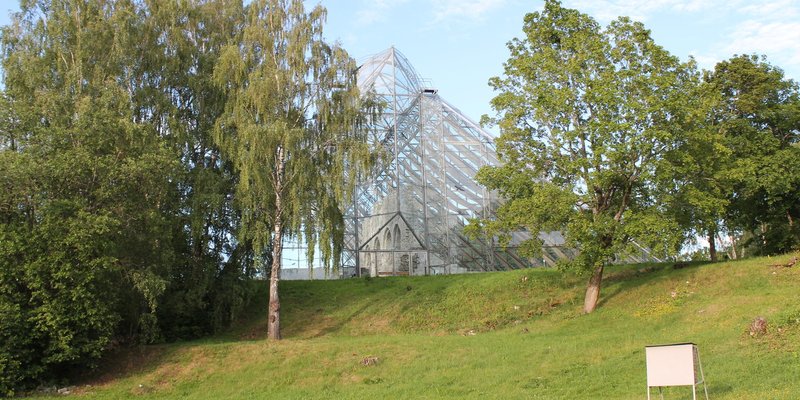 Hamardomen innenfor beskyttende glass Foto: Kjell Erik Andersen