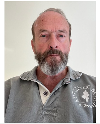 Jan mener de nye helseproblemene kunne vært unngått, om ikke sykehuset hadde hatt det så travelt med å sende ham hjem etter tarmoperasjonen. FOTO: Privat