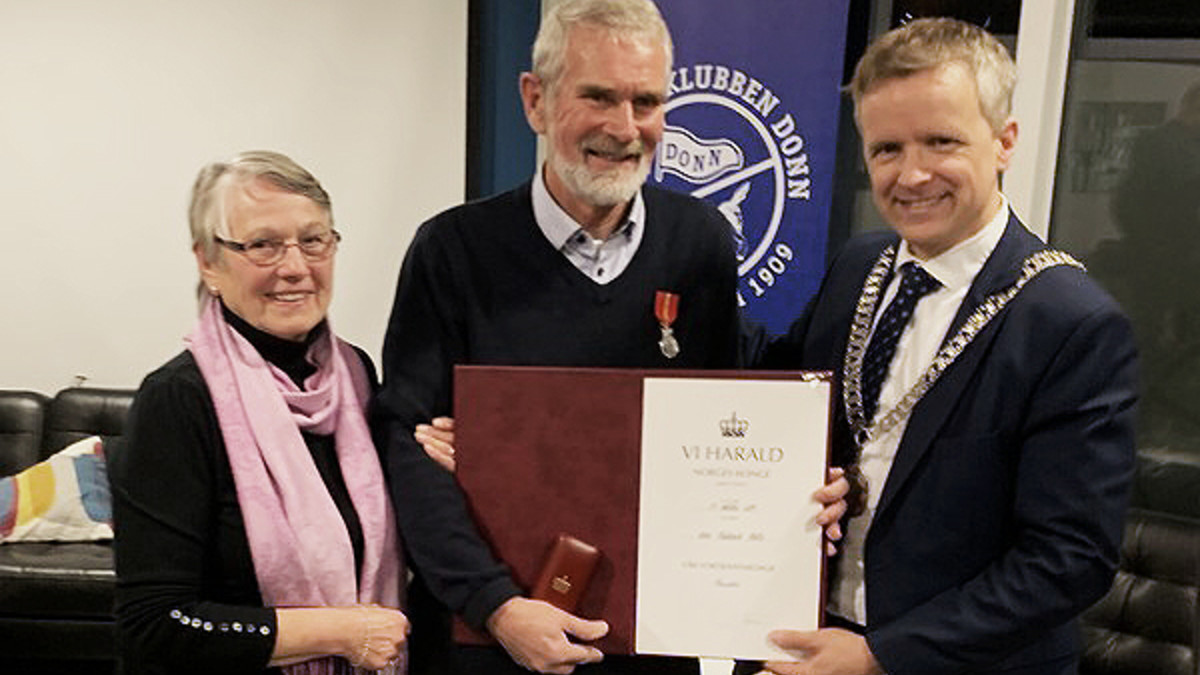 arne-holte-fortjenestemedalje.jpg_size-large